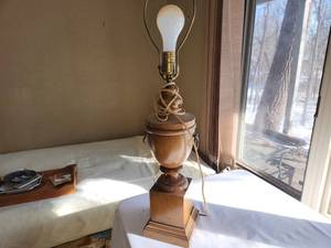 lot 214 image: Vintage Wooden Table Lamp