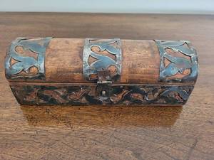 lot 224K image: Antique-Style Wooden Trinket Box