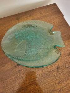 lot 225K image: Glass Fish-Shaped Decorative Platter