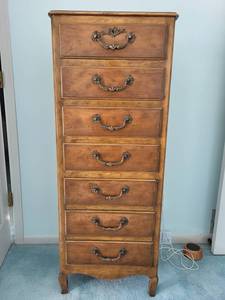 lot 31 image: Vintage Wooden Chest