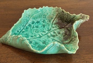 lot 232K image: Ceramic Leaf Shaped Dish