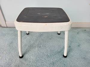lot 58 image: Vintage Stylite Step Stool
