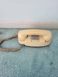 lot 60 image: Vintage Sears Rotary Telephone