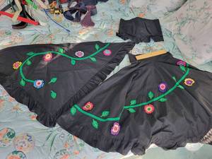lot 94B image: Vintage Floral Skirt Set