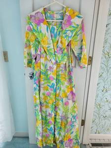 lot 100 image: Vintage Floral Print Dress