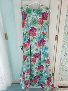 lot 101 image: Vintage Floral Maxi Dress