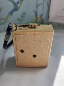 lot 105 image: Zenith Royal 20 Transistor Radio