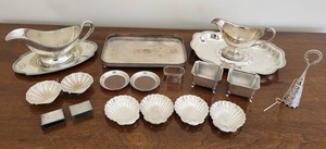 lot 110 image: Benedict Georgian Silver-Plated Set