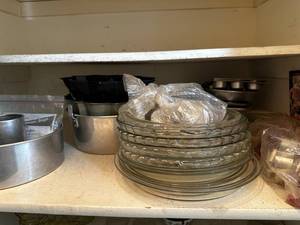 lot 135 image: Bakeware Set Including Glass Pie Plates & Metal Pans