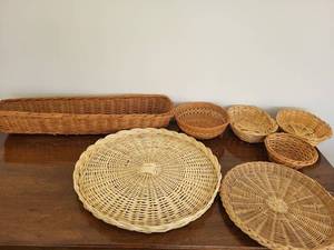 lot 247 image: Set of 8 Wicker Baskets Assorted Sizes