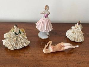 lot 249 image: Vintage Porcelain Figurines Set