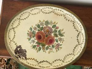 lot 251 image: Vintage Hand-Painted Floral Metal Tray