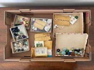 lot 266 image: Vintage Button Assortment Lot
