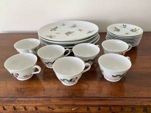 lot 268 image: Vintage Japanese Porcelain Tea Set