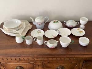 lot 269 image: Vintage Floral Porcelain Tea Set