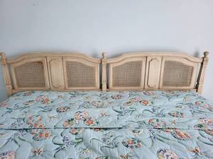lot 10 image: Vintage King Cane Headboard
