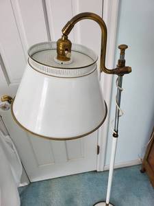 lot 40 image: Vintage White and Brass Floor Lamp