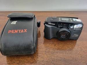 lot 212K image: Pentax 105WR Film Camera with Case