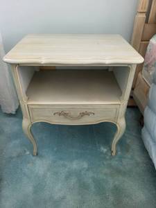 lot 32 image: Vintage French Provincial Nightstand