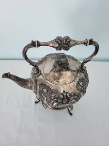 lot 49 image: Vintage Silver-Plated Ornate Teapot