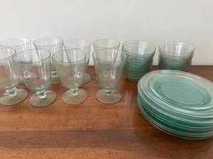 lot 66 image: Vintage Glassware Set - Goblets & Plates