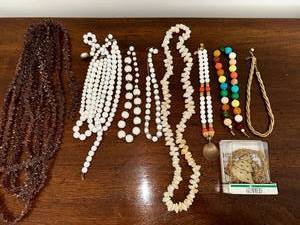 lot 68 image: Mixed Beaded Jewelry Lot