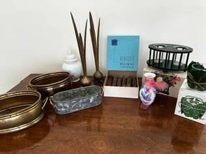 lot 70 image: Home Decor Lot with Candles & Vases
