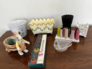 lot 72 image: Decorative Ceramic & Glass Lot