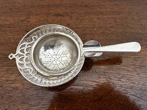 lot 76 image: Vintage Silver Tea Strainer Set