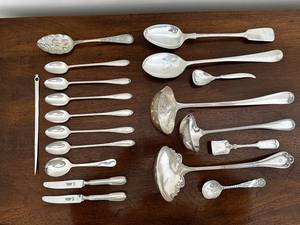 lot 77 image: Vintage EPNS Silver-Plated Flatware