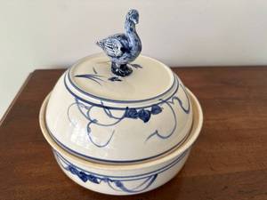lot 139 image: Howell 1985 Ceramic Dish with Duck Lid
