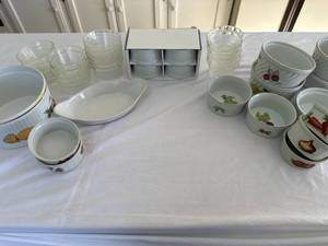 lot 144 image: Vintage Ceramic & Glassware Set