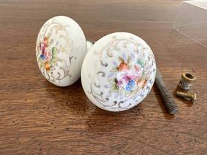 lot 307 image: Vintage Floral Porcelain Door Knobs