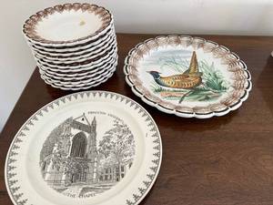 lot 310 image: Italian Handmade Decorative Plates Set