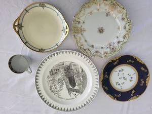 lot 320 image: Decorative Plate & Teacup Collection