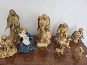 lot 345 image: Handcrafted Vintage Paper Mache Nativity Set