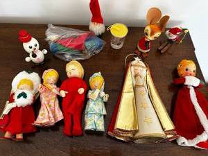 lot 382 image: Vintage Christmas Dolls & Decorations