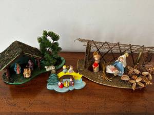 lot 383 image: Three Vintage Nativity Scene Sets