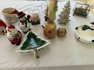 lot 385 image: Holiday Decorations Assorted Lot