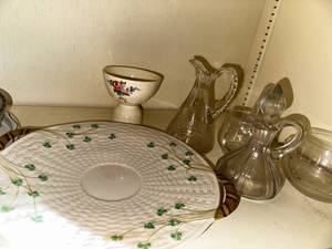 lot 400 image: Vintage Glass & Porcelain Lot