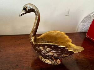 lot 408 image: Vintage Metallic Gold Swan Bowl