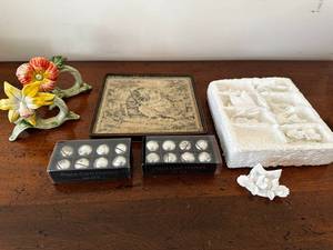 lot 409 image: Vintage Decorative Set Floral & Art