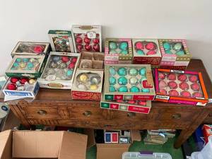 lot 358 image: Vintage Christmas Ornament Lot