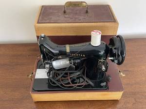 lot 148 image: Singer Spartan Sewing Machine Vintage