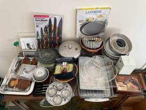 lot 150 image: Diverse Kitchen & Decor Lot