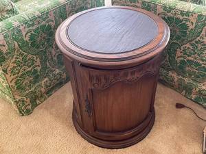 lot 297 image: Vintage Wood Drum End Table