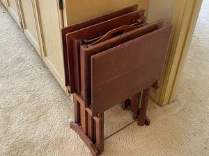 lot 298 image: Vintage Wooden TV Tray Table Set