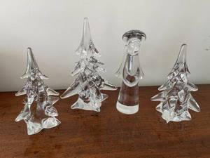 lot 362 image: Artisanal Glass Trees & Figurine
