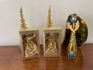 lot 364 image: Gold Angel Holiday Decor Set