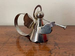 lot 369 image: Metal Angel Napkin Ring Set